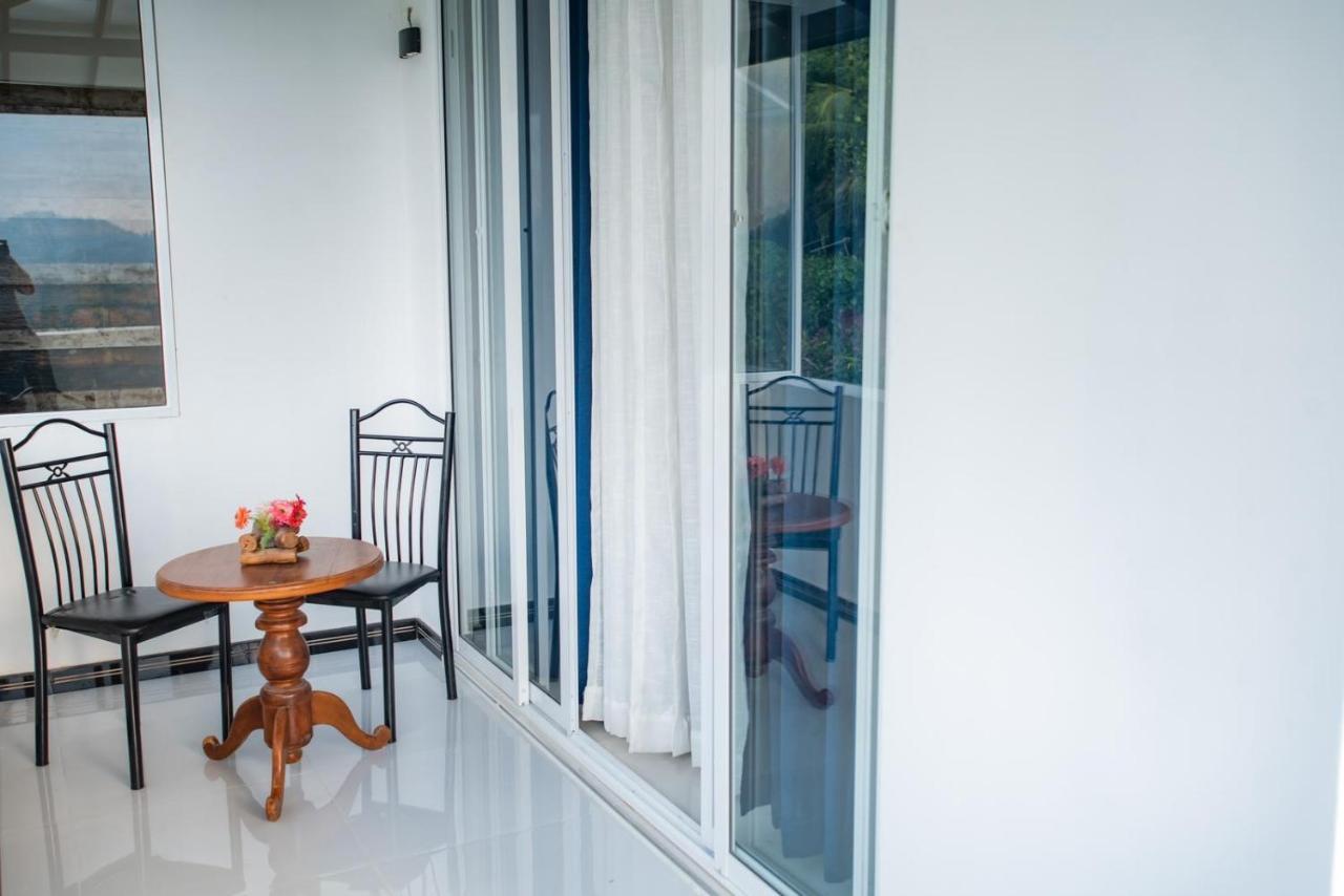 Sky Edge Homestay Kandy Esterno foto