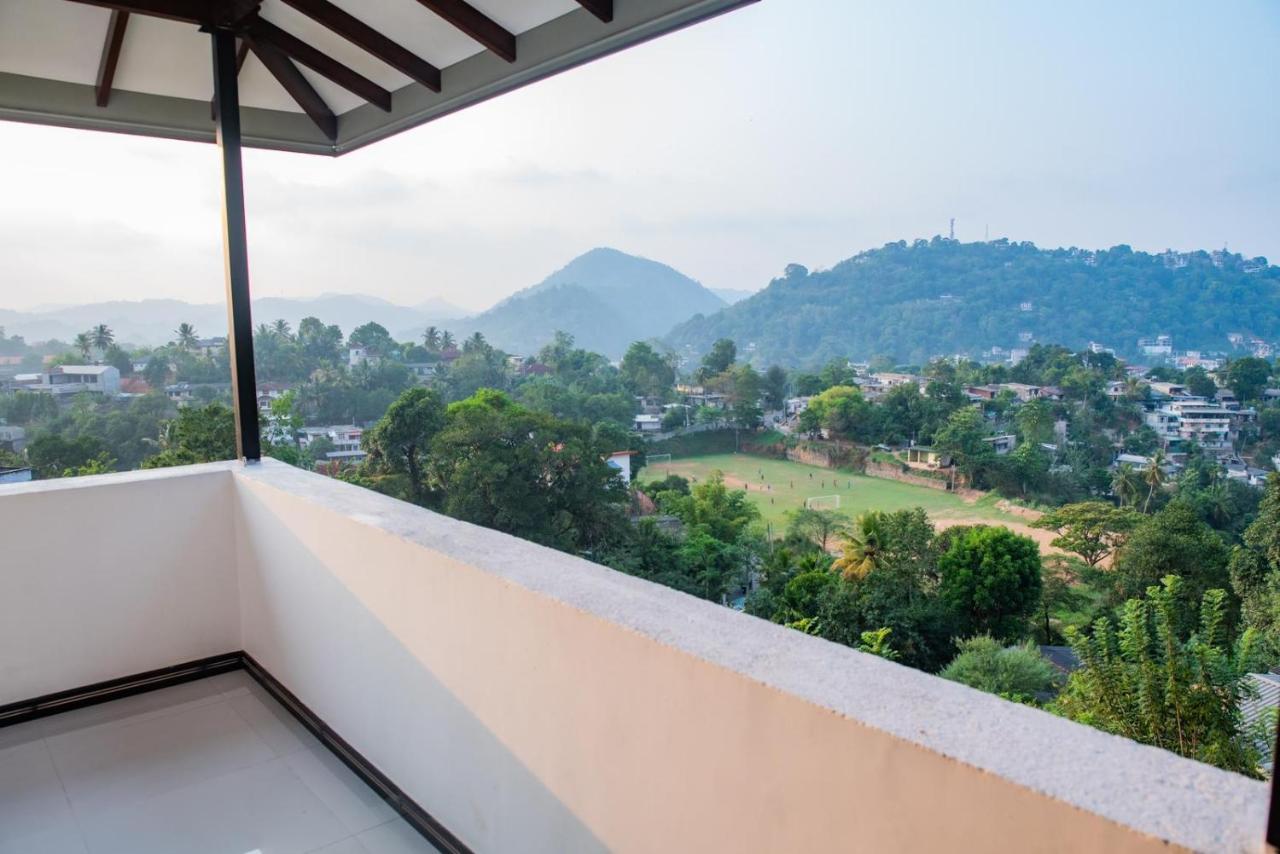 Sky Edge Homestay Kandy Esterno foto