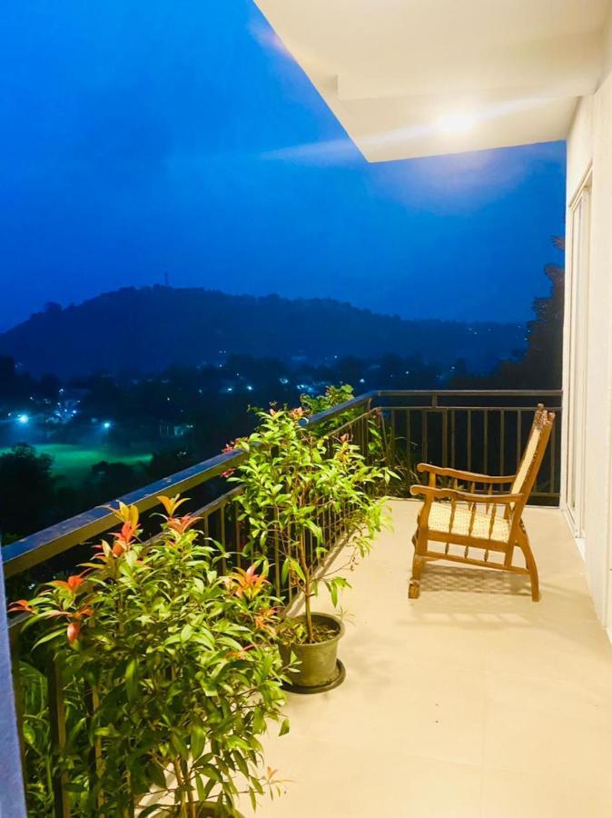 Sky Edge Homestay Kandy Esterno foto